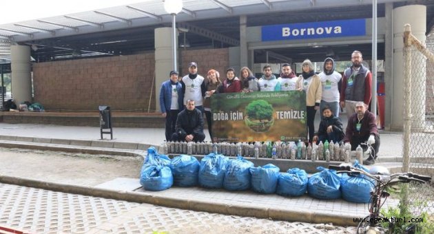 2 saatte 97 şişe izmarit, 9 poşet çöp toplandı