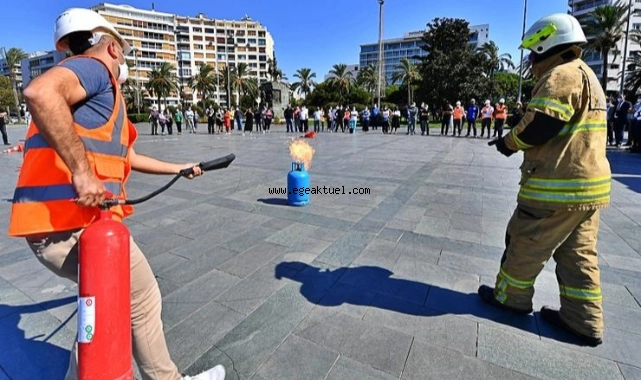 İzmir İtfaiyesi’nden nefes kesen tatbikat