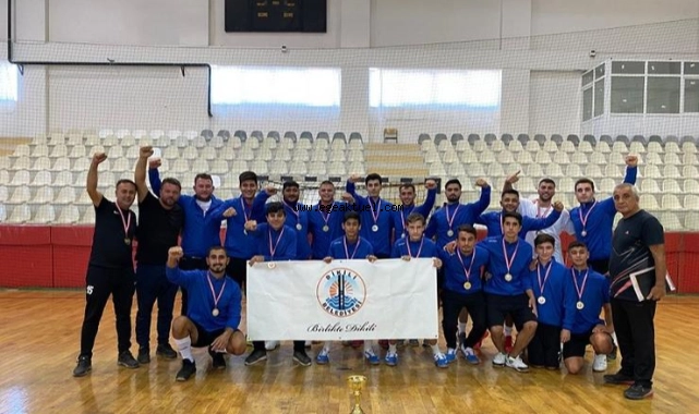 Şampiyon Dikili Belediyespor
