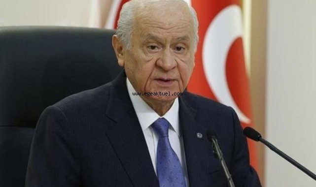 Dört yapraklı yoncadan birisi kopmuştur