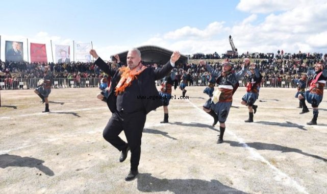 Menemen'de Folklorik Deve Gösterisi