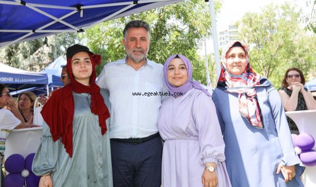 Bayraklı’nın üreten kadınları el emeklerini sergiledi