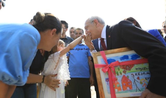 Kılıçdaroğlu’nu Efes Selçuk’ta çocuklar karşıladı