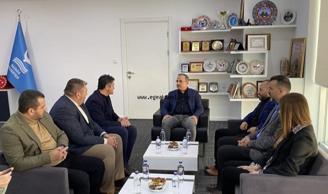 Sürekli: “Kentsel dönüşüm yerine kendi çevrelerinde dönüyorlar”