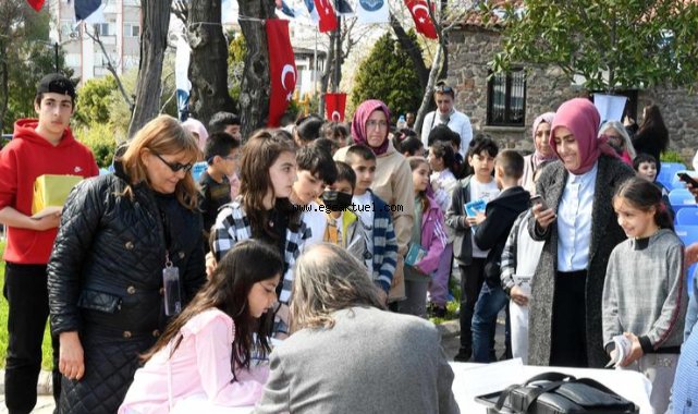 Çok okuyan çocuklar kitapla ödüllendirildi