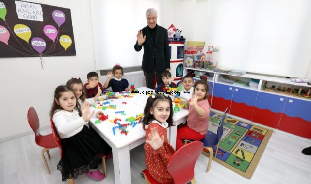 Nar Çiçeklerinde Tatil Zamanı
