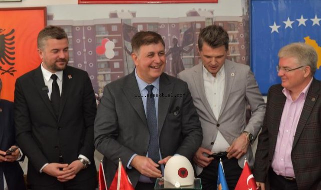 Tugay hemşehri dernekleriyle buluştu, müjdeyi verdi: “90 dakika ücretsiz olacak”