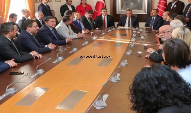Özel İzmir heyetiyle buluştu: Destek mesajı verdi