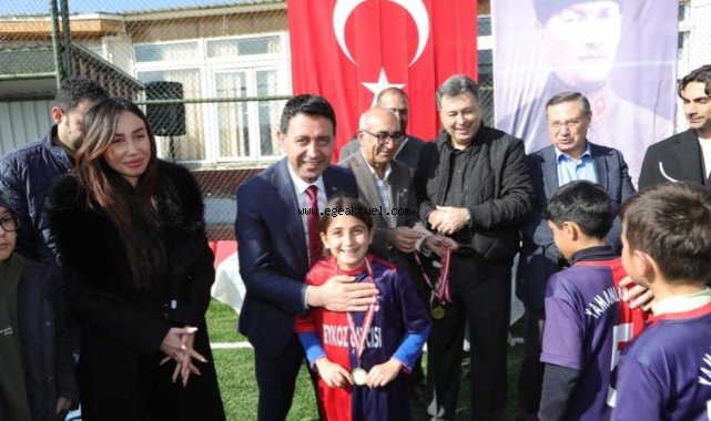Bayraklı’da U-10 Cup turnuvası görkemli finalle tamamlandı
