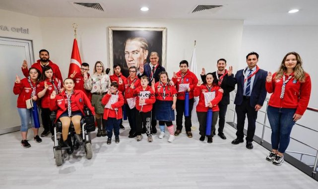 Başkan Tugay down sendromlu izcileri ağırladı