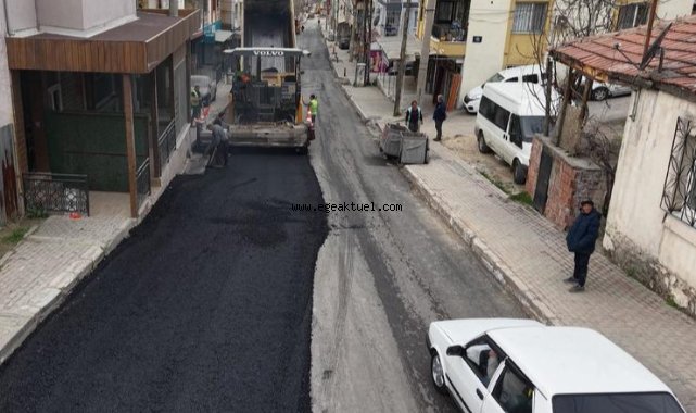 Bayraklı'da yol yenileme ve üst geçit çalışmaları sürüyor