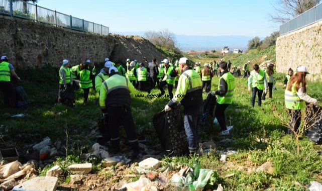 Birgi Deresi Öğrenciler Tarafından Temizlendi