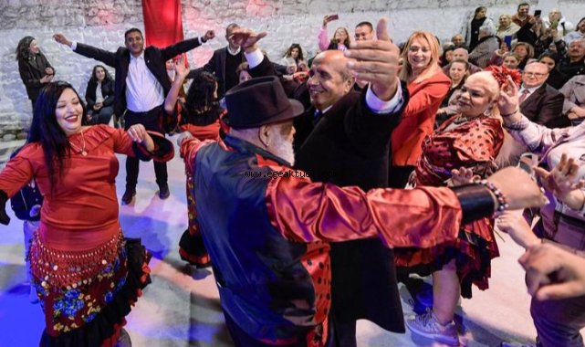 Romanlar Günü’nde kalpler 9/8’lik şarkılarla attı