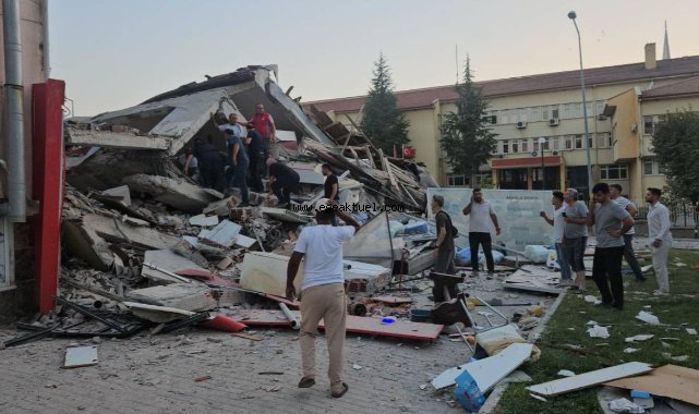 Sındırgı'da yıkılan bina ile ilgili iki gözaltı