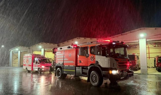 İzmir İtfaiyesi deprem sonrası destek için Sındırgı’da