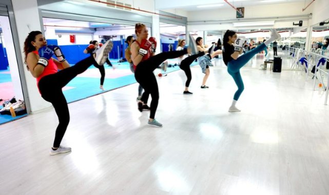 Bayraklı’da Kadınlara Ücretsiz “Tae-Bo” Dersleri Başladı