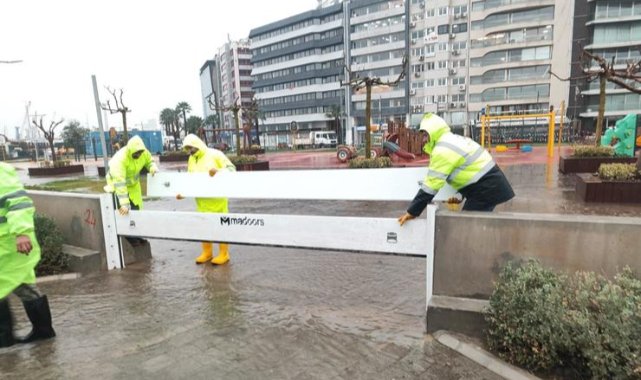 Fırtına duvarı Kordon’da taşkını önledi