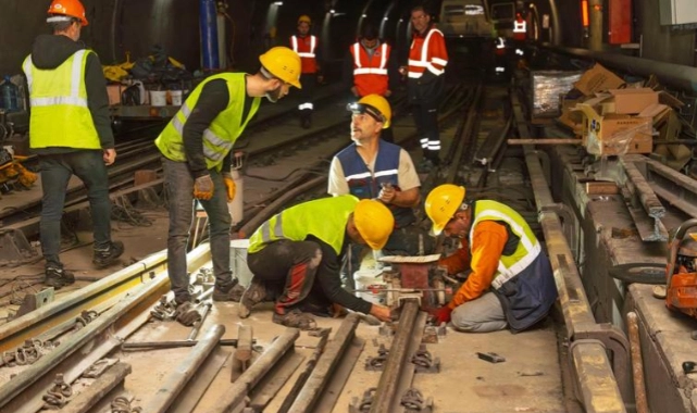 Bornova’da metro hattında raylar yenileniyor