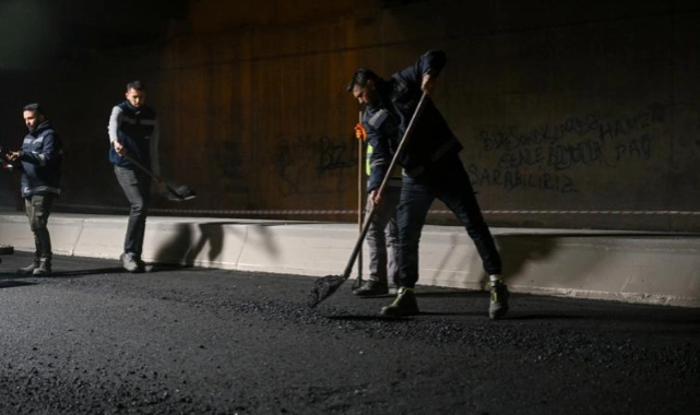 Bornova’da yağmur bitti, asfalt serimi başladı