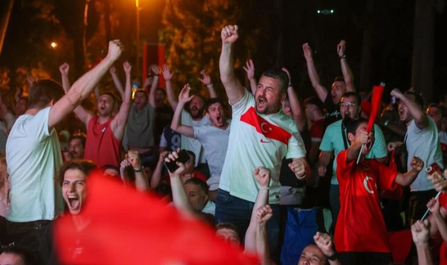 Bucalılar milli maçı dev ekranda izleyecek