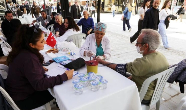 Bayraklı’da Sağlık Haftası’nda Sağlık Hizmeti Vatandaşla Buluştu
