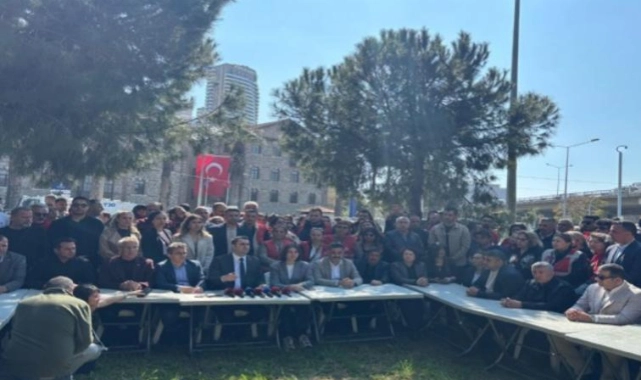 CHP İzmir'den Meslek Fabrikası önünde toplantı