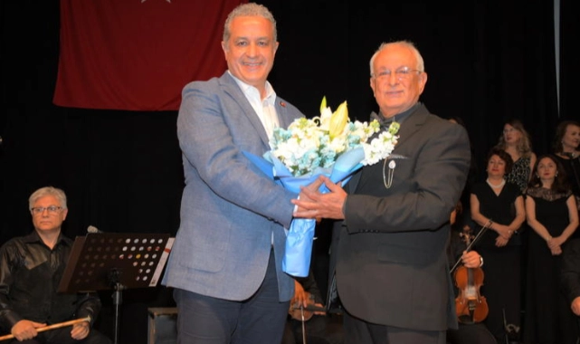 İZDO Türk Sanat Müziği Korosu Ayakta Alkışlandı