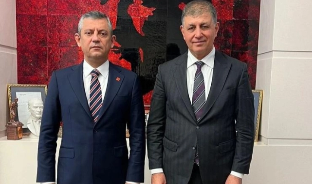 Özgür Özel: Başkan Tugay'ın düşüncesine saygılıyım