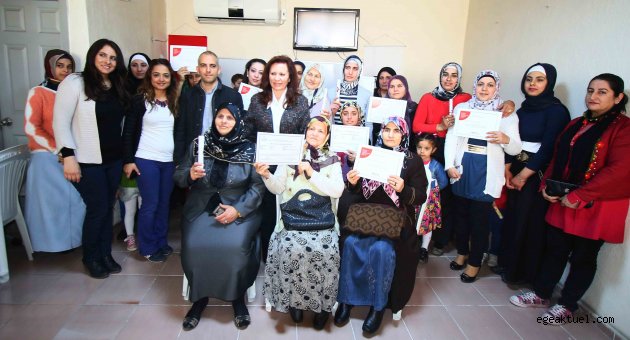 Acısını yüreğine gömdü, okuma yazma öğrendi