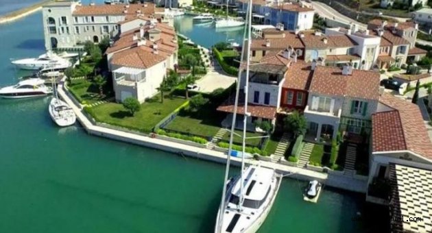Alaçatı Port için 'derhal durdurun' çağrısı: 'Yönetmeliğe aykırı'