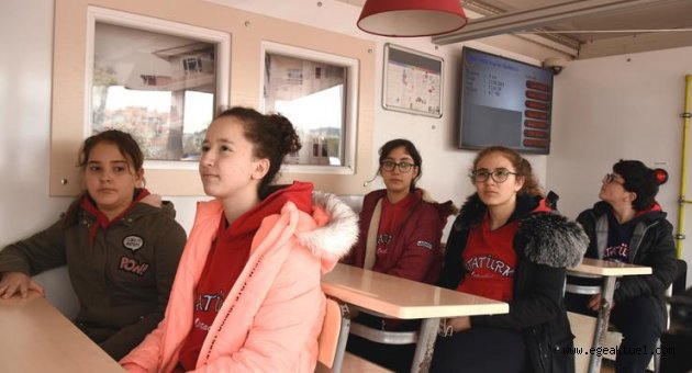 Aliağalı öğrenciler deprem anını yaşadı