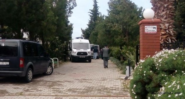 Anne ve babasını bıçaklayarak öldürdü