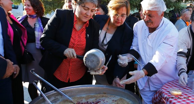 Aşure kazanı barış için kaynadı
