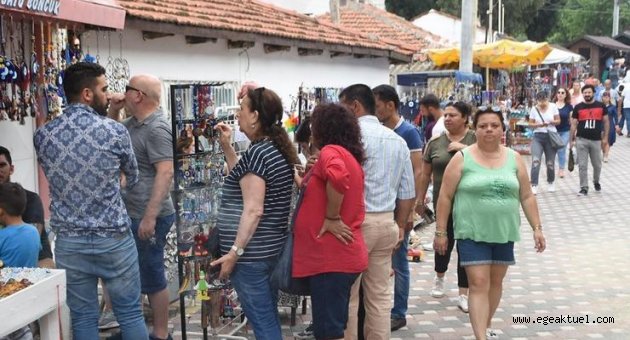 Ateşin camla buluştuğu Nazarköy'e yazın ilgi arttı