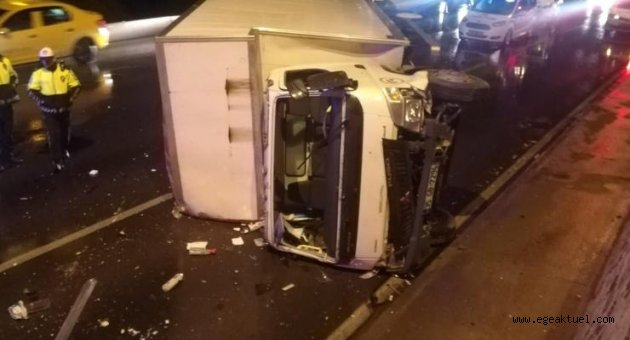 Bariyerleri aşan kamyon alt yola uçtu