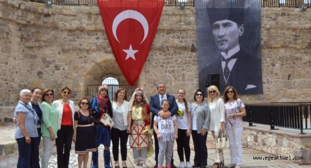 Başkan eşleri Dikili'ye hayran kaldı