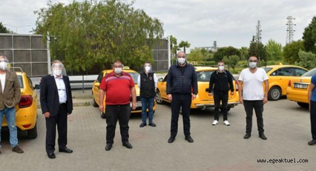 Başkan Gümrükçü’den taksicilere siperlik