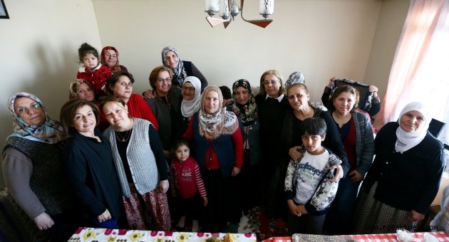 Başkan Pekdaş ev ev geziyor