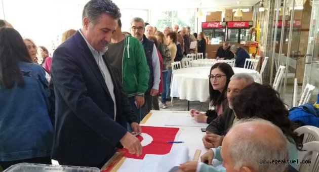 Başkan Sandal iki listeye de oy verdi