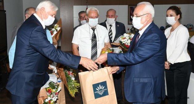 Başkan Selvitopu Muhtarlar Günü’nü kutladı