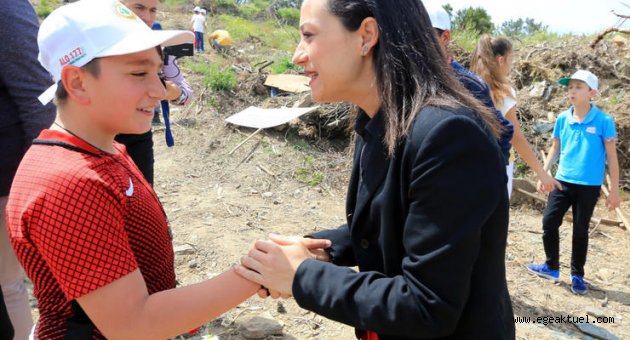 Başkan Sengel: “Fidanlar toprağa, onlar hayata kök salsın”
