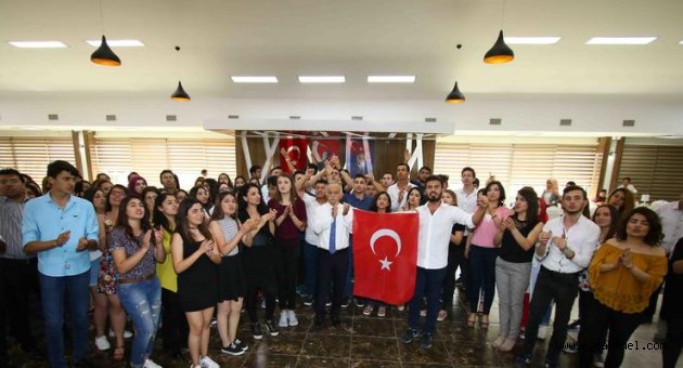 Bayraklı Belediyesi'nden başarılı öğrencilere burs