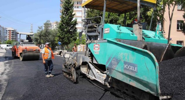 Bayraklı sokaklarında 47 bin ton asfalt