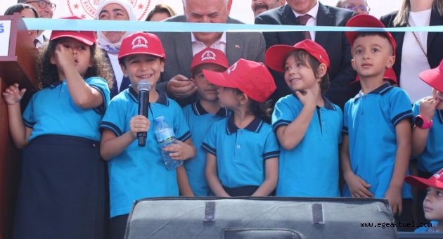 Binali Yıldırım, İzmir'de ilkokulun açılışını yaptı