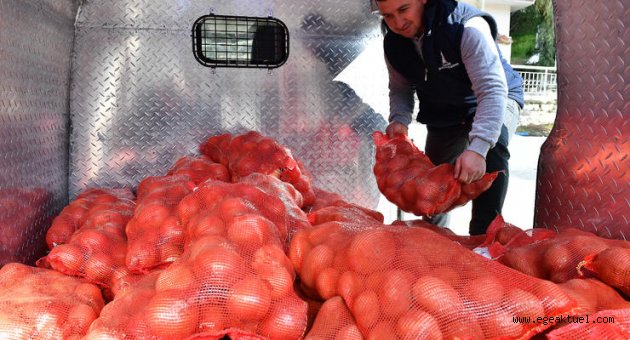 Büyükşehir Belediyesi, 35 bin dar gelirli aileye 700 ton soğan-patates dağıtıyor