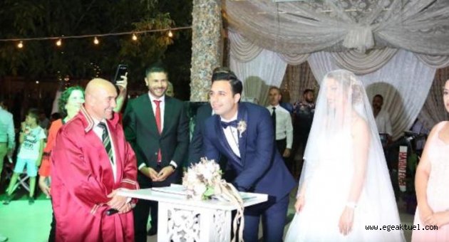 CHP'lileri buluşturan düğün: Düğünde adayların tartışma programı izlendi