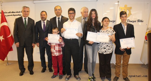 Denizci çocuklar ödüllerini aldı