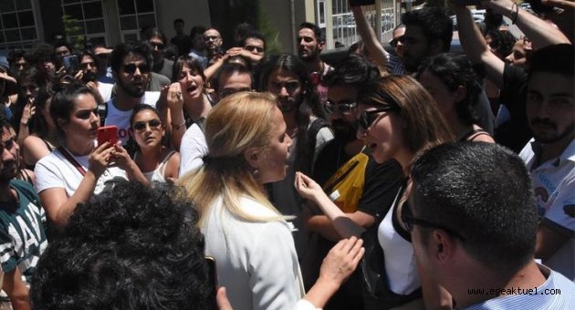 DEÜ'de öğrencilerden kampüs tepkisi