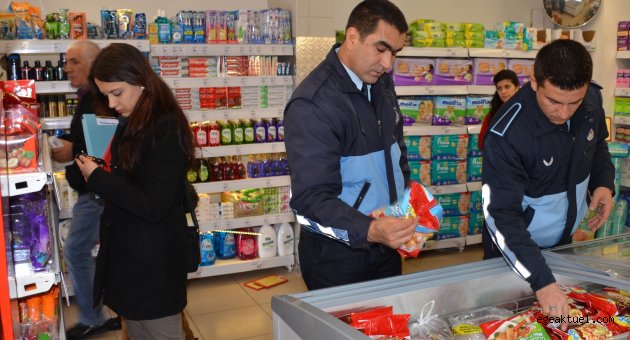 Dikili'de gıdalar kontrol altında
