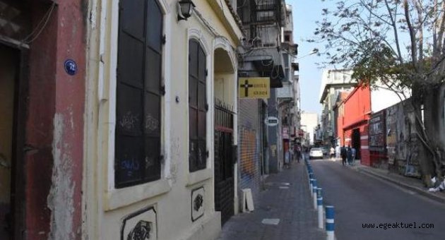 Diriliş Kilisesi'ndeki ayinde Brunson için dua